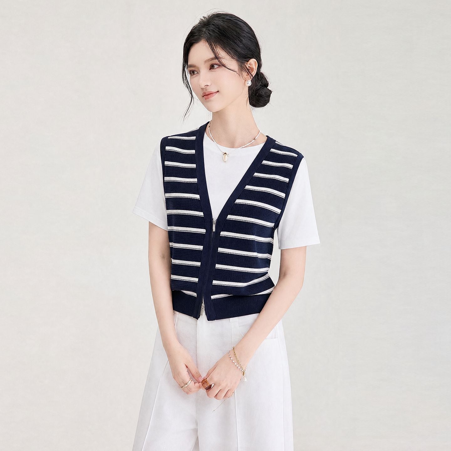 Fashionable Versatile Women's Short Sleeve V-Neck Striped Knitted Vest T-Shirt Two-Piece Set Casual Style Regular Fit Ice Linen